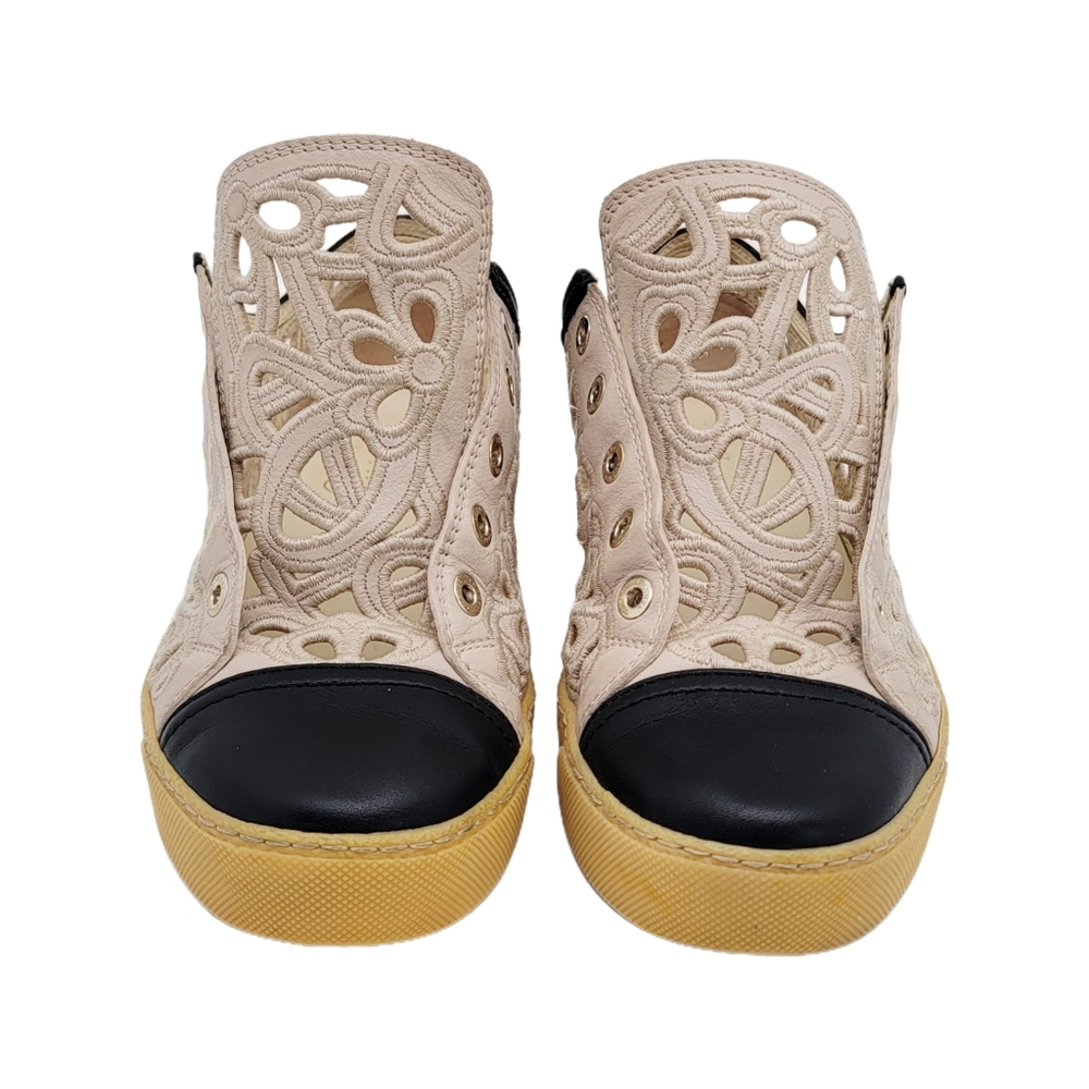 CHANEL Camellia Floral Laser Cut CC Low-Top Sneakers Cream Black 7/37 + COA - Picture 4 of 13